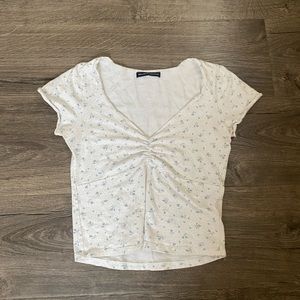 BRANDY MELVILLE VNECK TOP